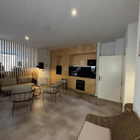 Albergue Urban Cube *